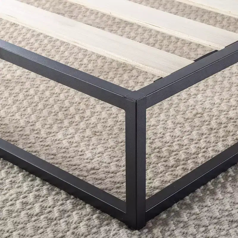 Struttura letto a piattaforma in metallo nero con doghe in legno, King (2 persone)
