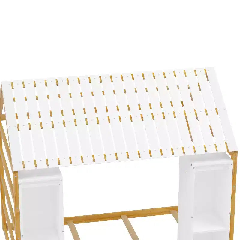 Letto a Pavimento con Recinzione a Forma di Casa in Legno, Dimensioni Matrimoniale, Colore Grigio/Naturale, con Ripiani Contenitore, per 1 Bambino