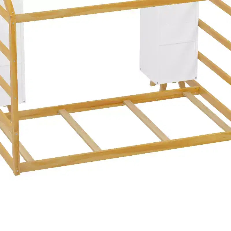 Letto a Pavimento con Recinzione a Forma di Casa in Legno, Dimensioni Matrimoniale, Colore Grigio/Naturale, con Ripiani Contenitore, per 1 Bambino