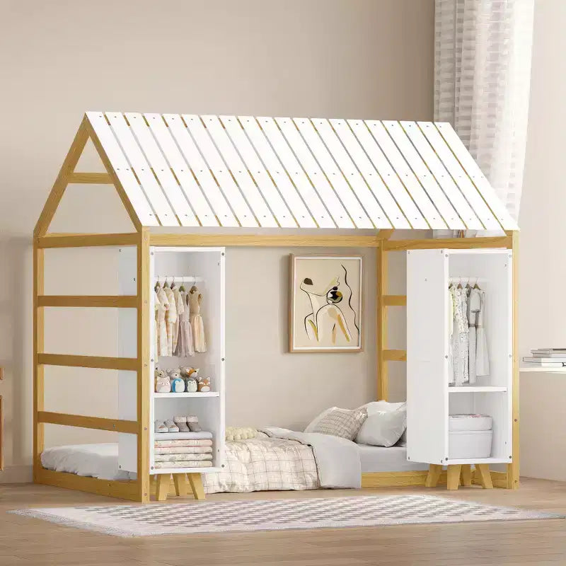 Letto a Pavimento con Recinzione a Forma di Casa in Legno, Dimensioni Matrimoniale, Colore Grigio/Naturale, con Ripiani Contenitore, per 1 Bambino