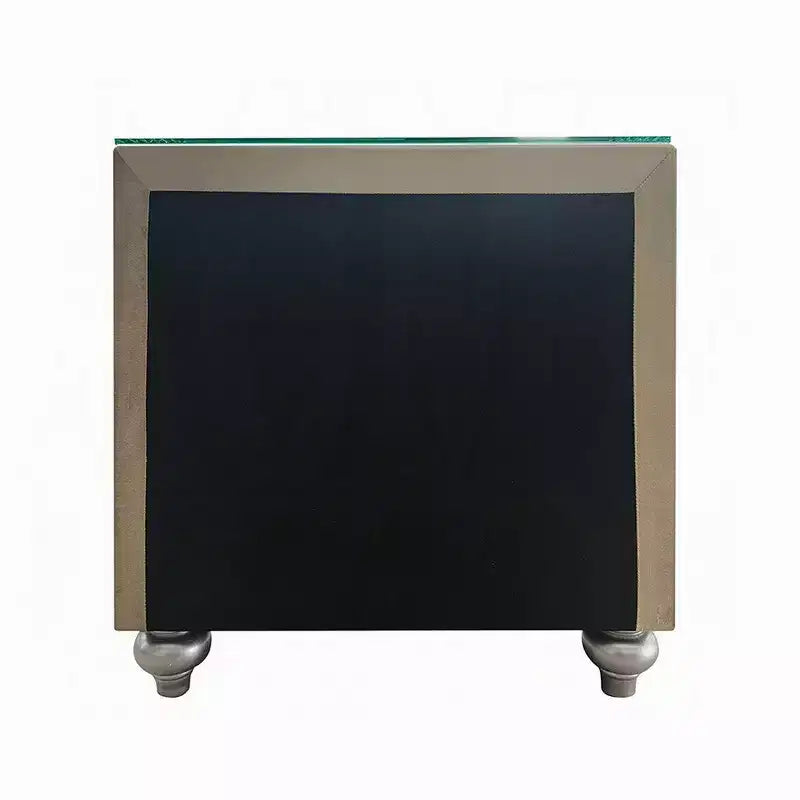 Comodino singolo in velluto beige con motivo geometrico, 2 cassetti e vassoio estraibile