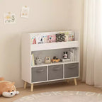Libreria per bambini bianca e grigia, frontale, con 3 contenitori in tessuto