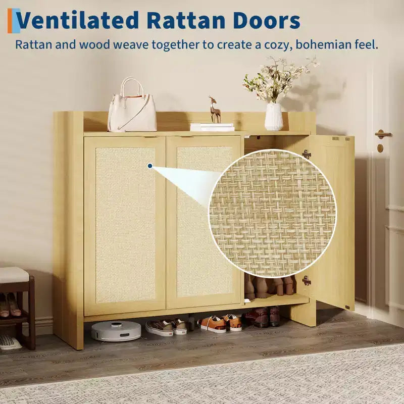 Scarpiera a 3 ante in rovere chiaro e rattan con ripiani regolabili